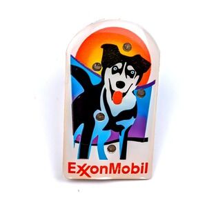Vintage 2013 ExxonMobil Husky Sled Dog Flashing LED Blinky Pin Promotional